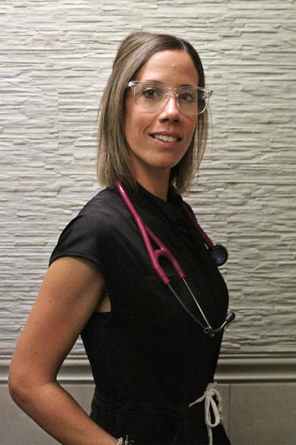 Kim Mc Sween, Technicienne en santé animale